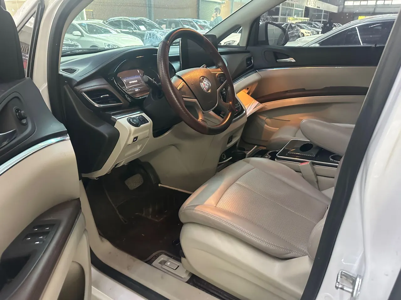 Buick 2021 GL8 Land Business Class 2.0T 652T Comfortable Automatic Gear 2