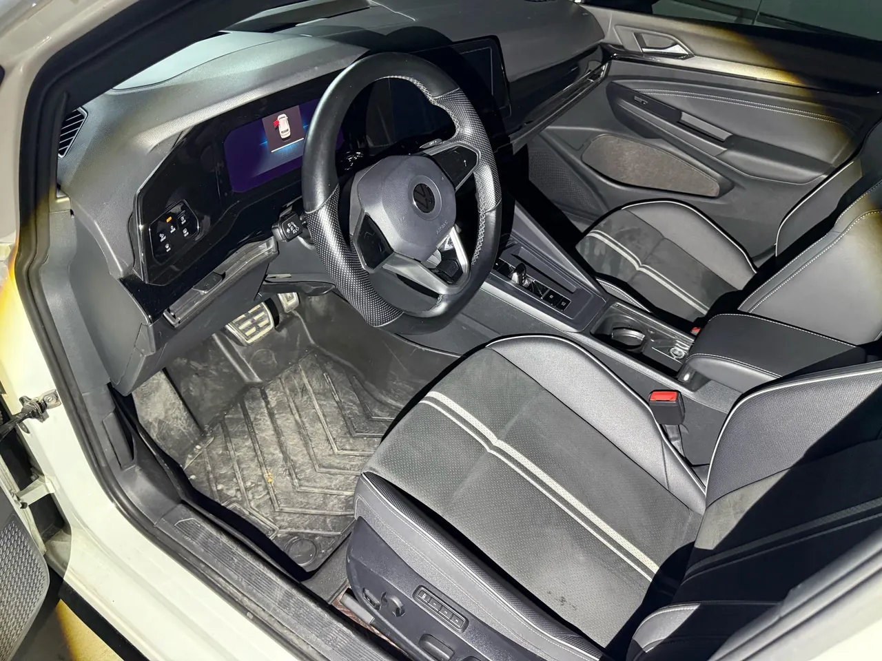 Volkswagen 2021 Golf 8 R-Line 1.4TSI 280TSI Automatic 3