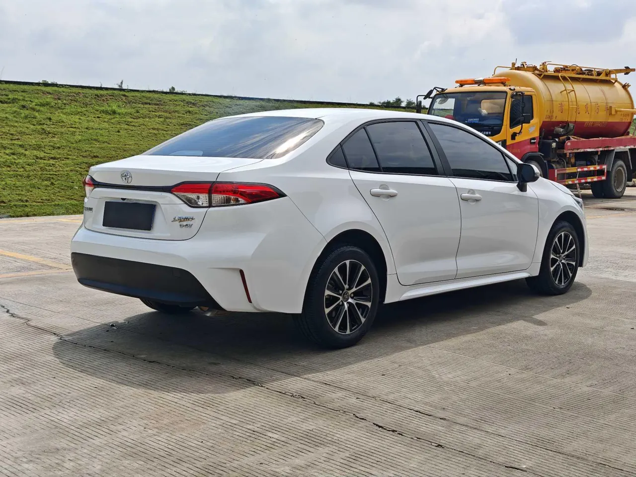 Toyota 2024 Lei Ling 1.2T Stepless 185T Deluxe Automatic Gear 11
