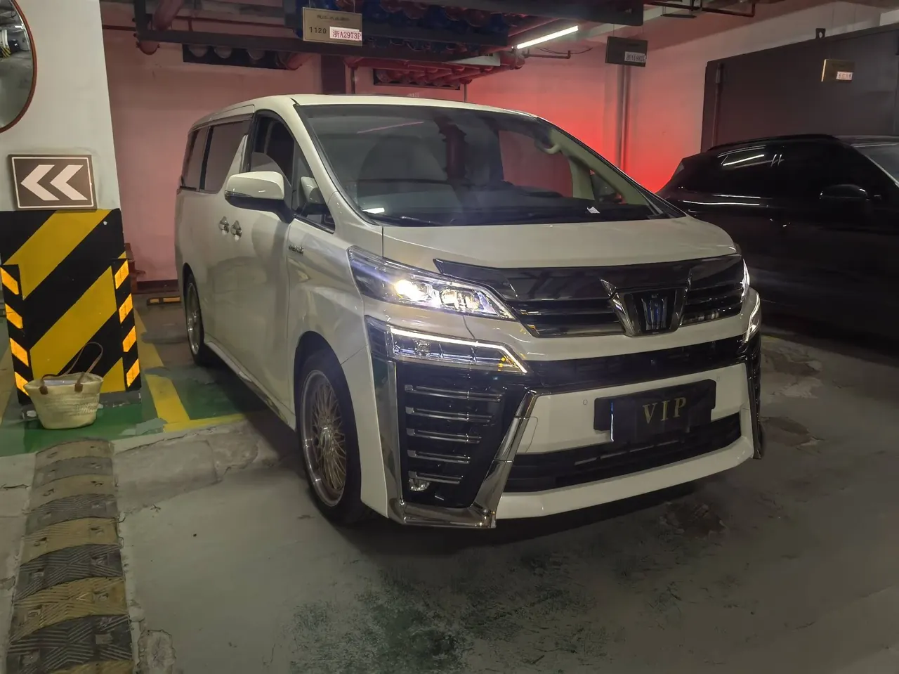 Toyota Wilfa (Imported) 2021 Crown Wilfa 2.5 Stepless Crown HV Extreme Edition Automatic Gear 3