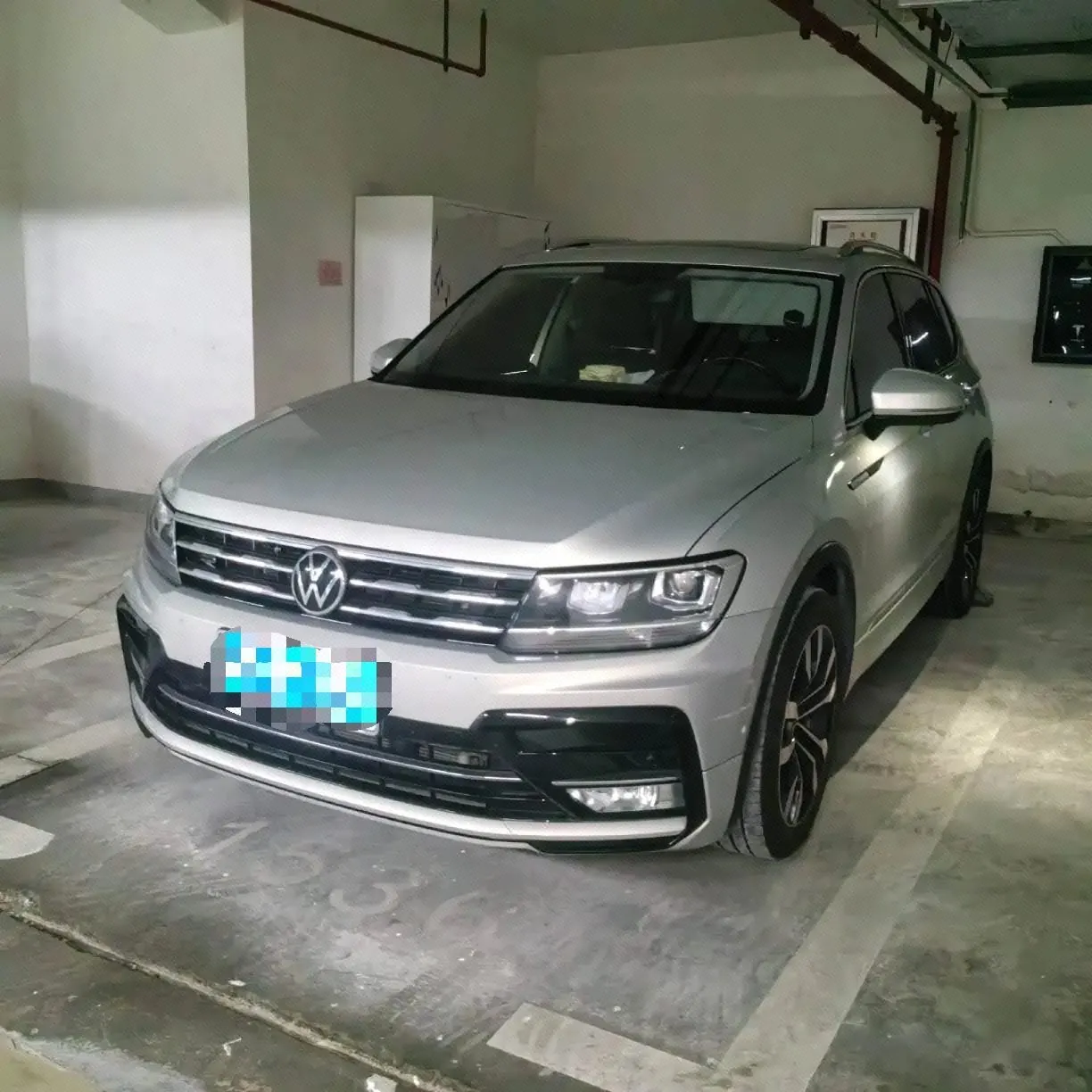 Volkswagen 2021 Tiguan L R-Line 2.0TSI 330TSI Two-Drive Ultimate Automatic Gear - View 1