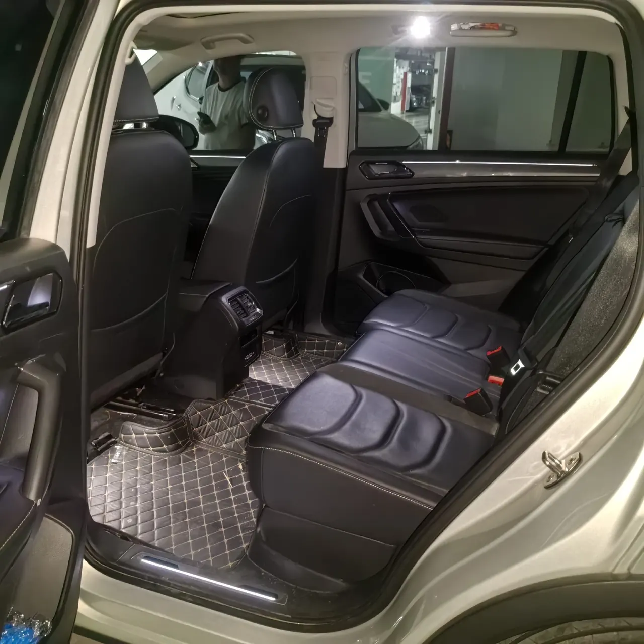 Volkswagen 2021 Tiguan L R-Line 2.0TSI 330TSI Two-Drive Ultimate Automatic Gear 4