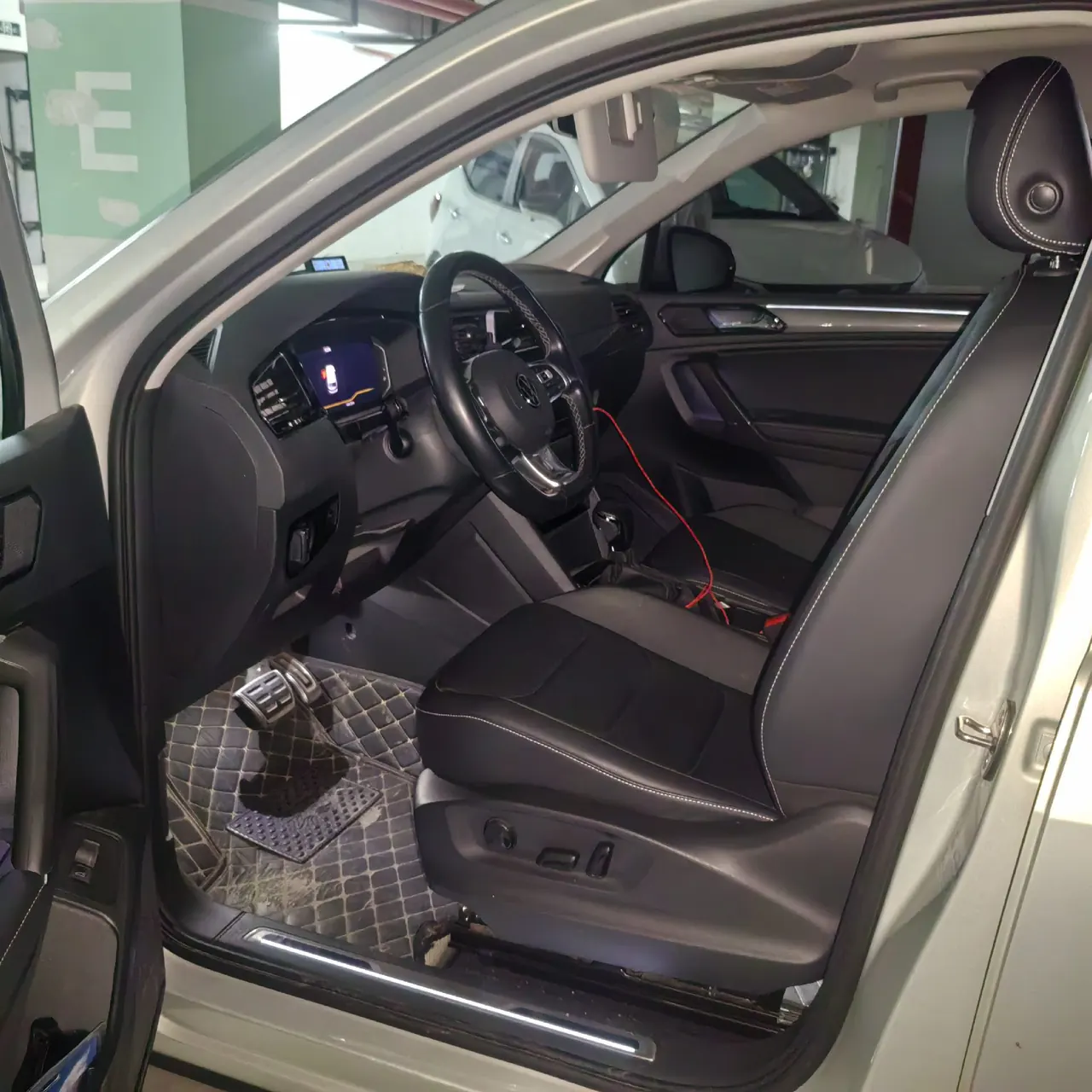 Volkswagen 2021 Tiguan L R-Line 2.0TSI 330TSI Two-Drive Ultimate Automatic Gear 5
