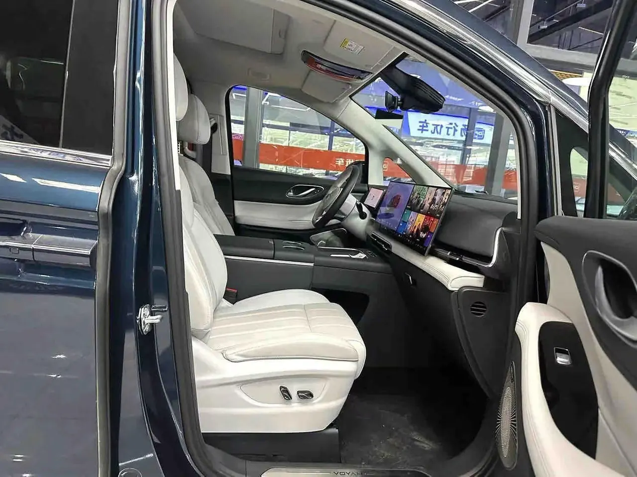 Voyah 2025 dreamers PHEV 1.5T four-wheel drive distinguished Kunpeng version automatic gear 4