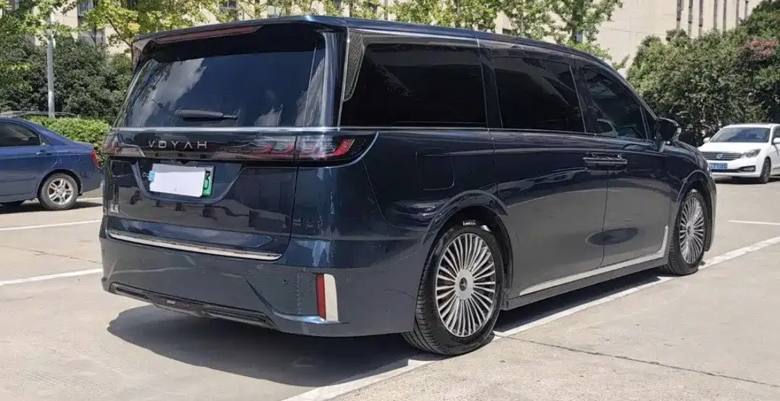 Voyah 2025 dreamers PHEV 1.5T four-wheel drive distinguished Kunpeng version automatic gear 5