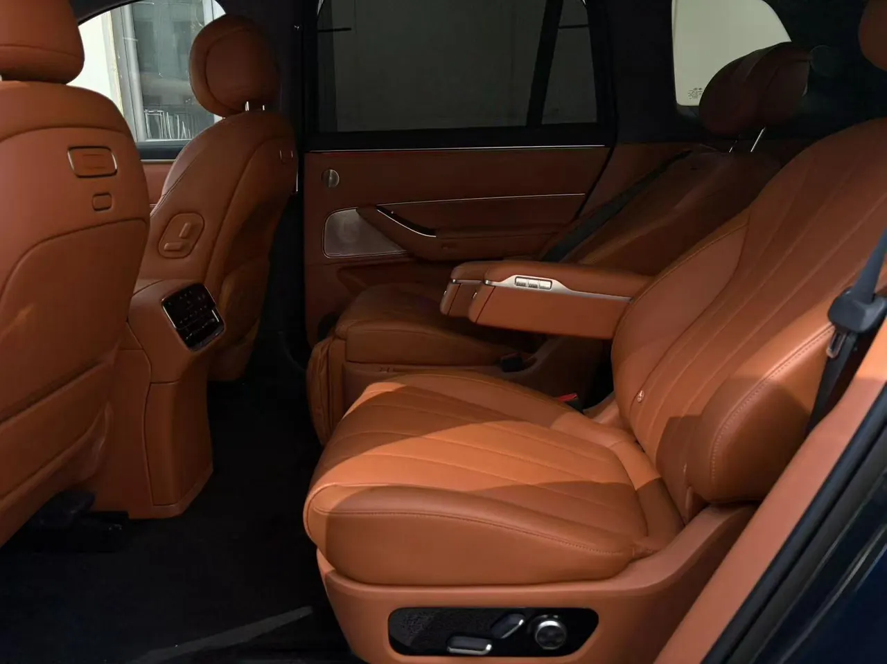 AITO 2025 AITO M8 Ultra 6-seat 4-wheel drive automatic gear 4