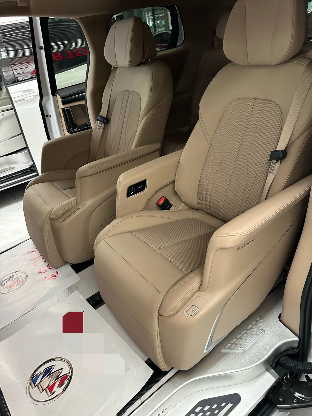 Buick 2025 GL8 Lu Shang 1.5T Premium Edition 7-seat Automatic Gear 4