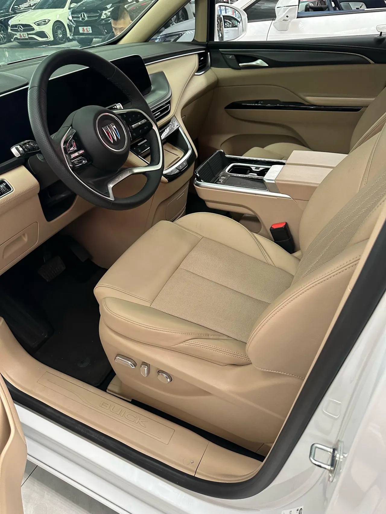Buick 2025 GL8 Lu Shang 1.5T Premium Edition 7-seat Automatic Gear 5