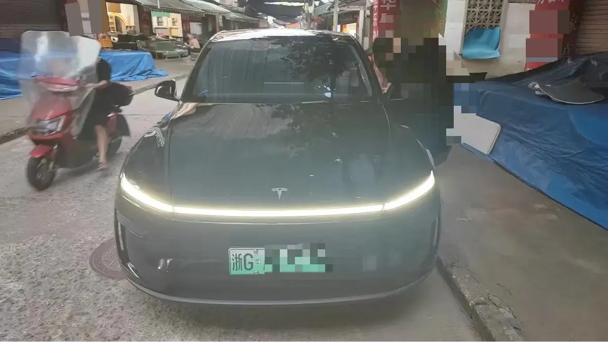 Tesla 2025 Model Y Rear Wheel Drive First Edition Automatic Transmission 2