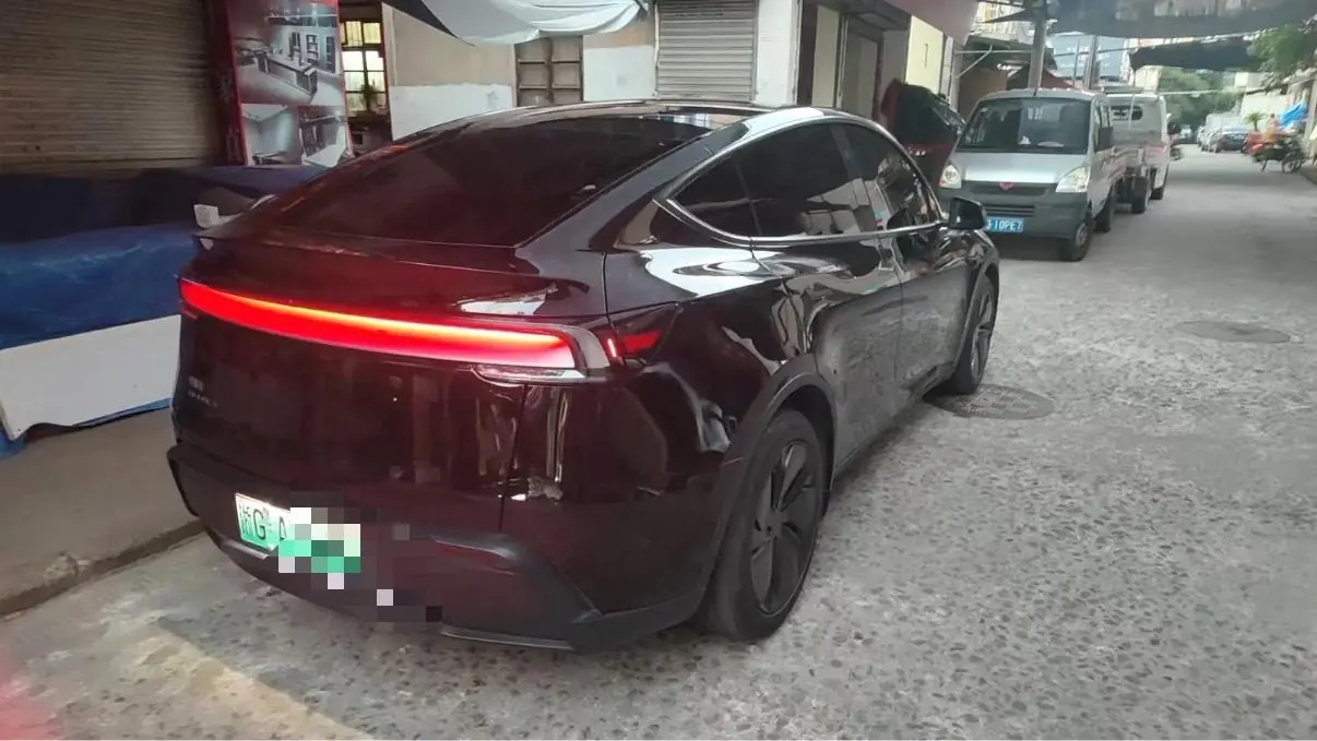 Tesla 2025 Model Y Rear Wheel Drive First Edition Automatic Transmission 5