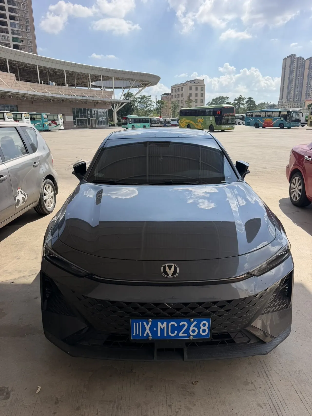 ChangAn 2024 UNI-V 1.5T Prestige Automatic 6