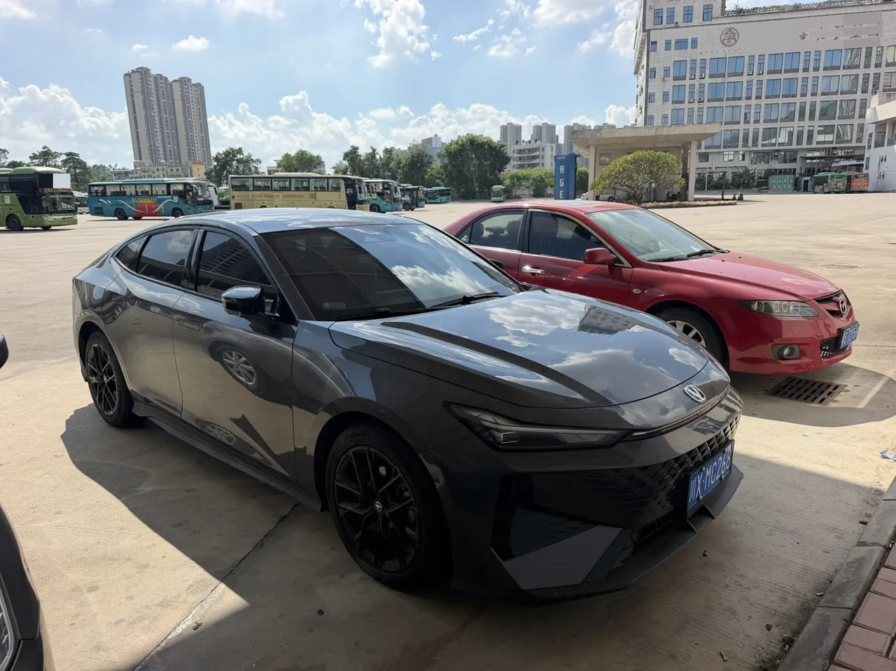 ChangAn 2024 UNI-V 1.5T Prestige Automatic 7