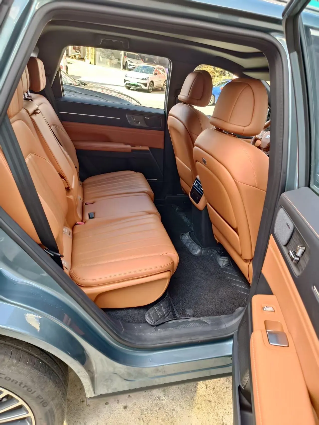 Jetour 2025 X70L 2.0TD flagship 7-seat automatic gear 3