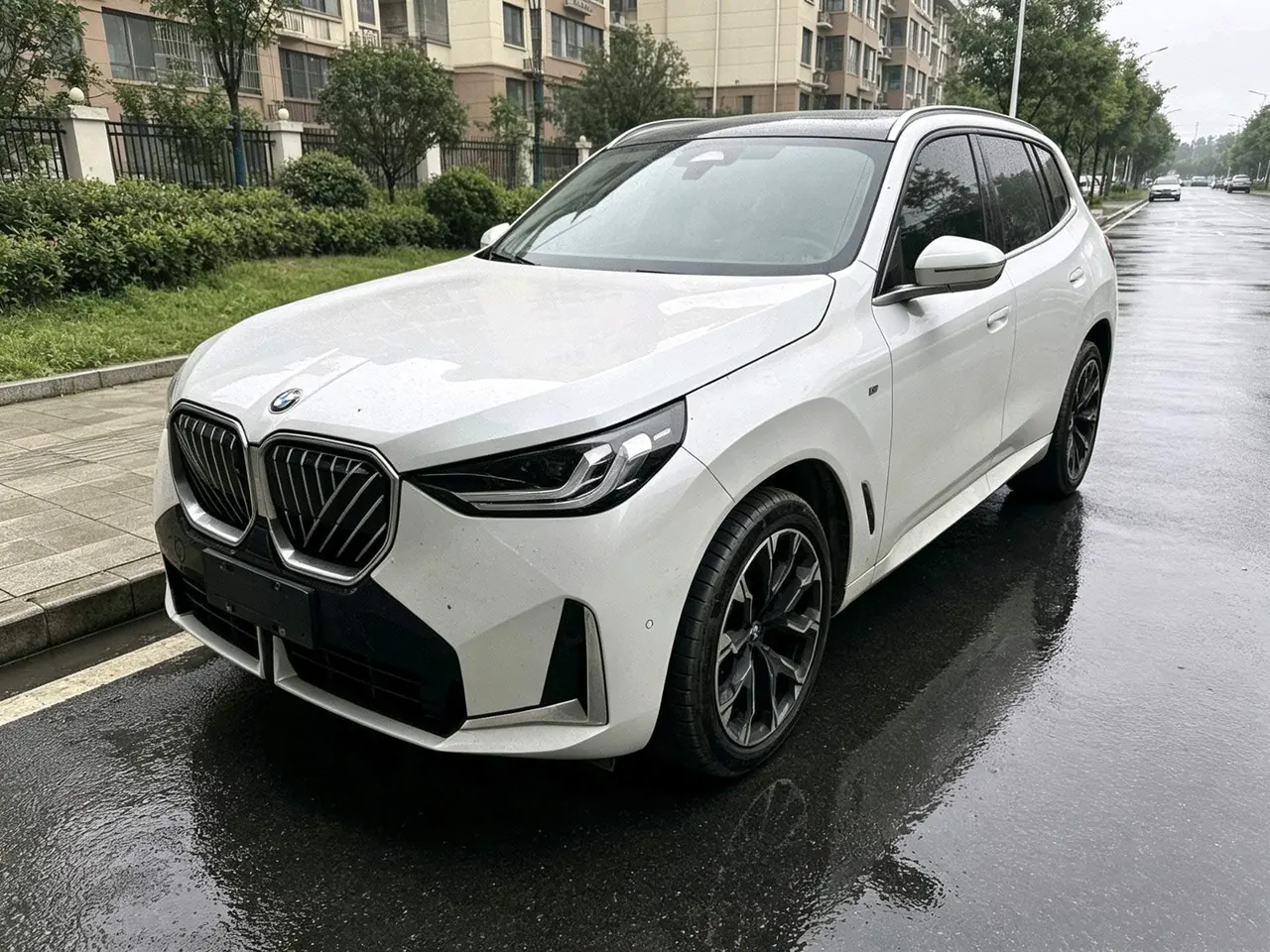 Открыть галерею: BMW 2025 X3 xDrive30L 2.0T Leading M Sports Suit Automatic Gear