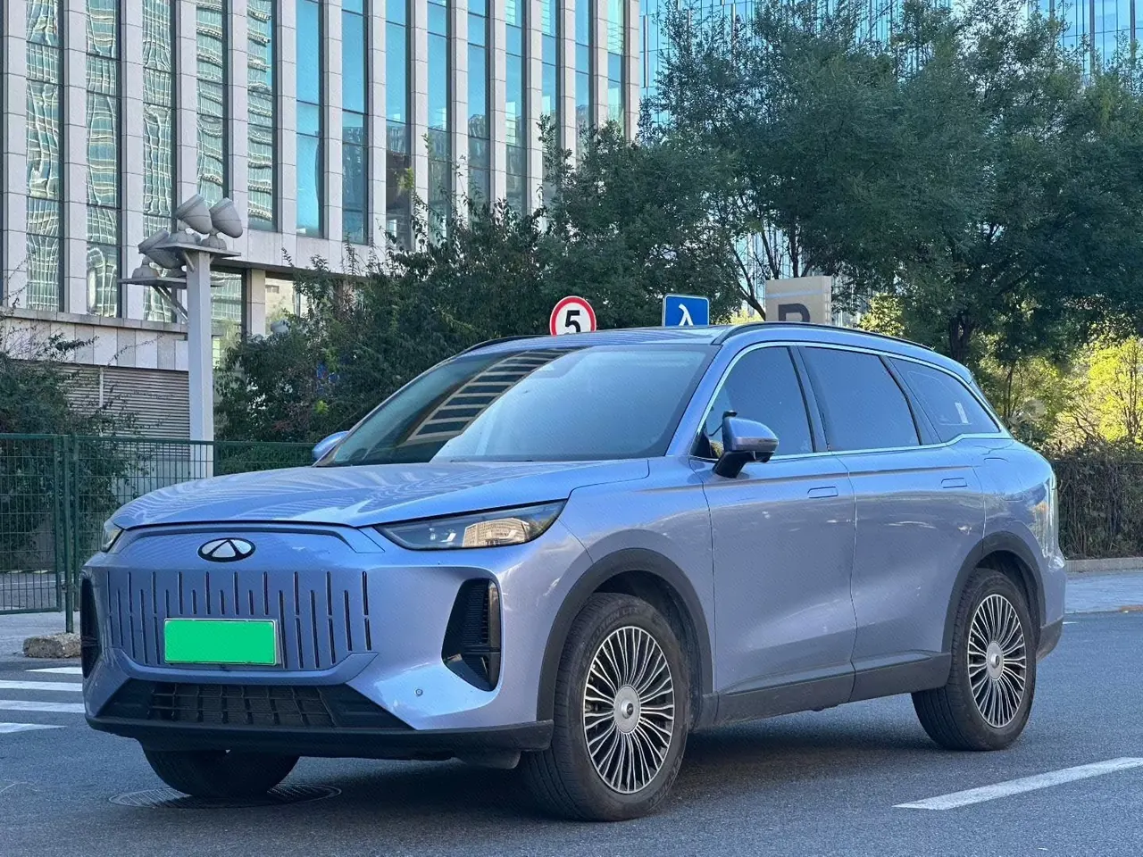 Chery 2024 Fengyun T9 C- DM 1.5T 120 Long Endurance Luxury 5-seat Automatic Gear - View 1