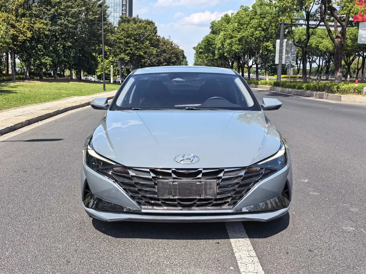 Hyundai 2021 Elantra -3-compartment 1.5 stepless LUX premium automatic gear 3