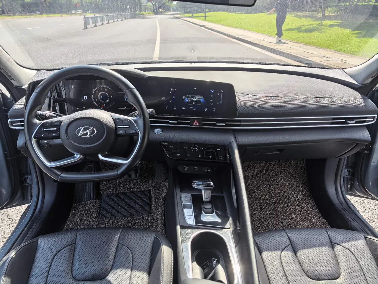 Hyundai 2021 Elantra -3-compartment 1.5 stepless LUX premium automatic gear 4