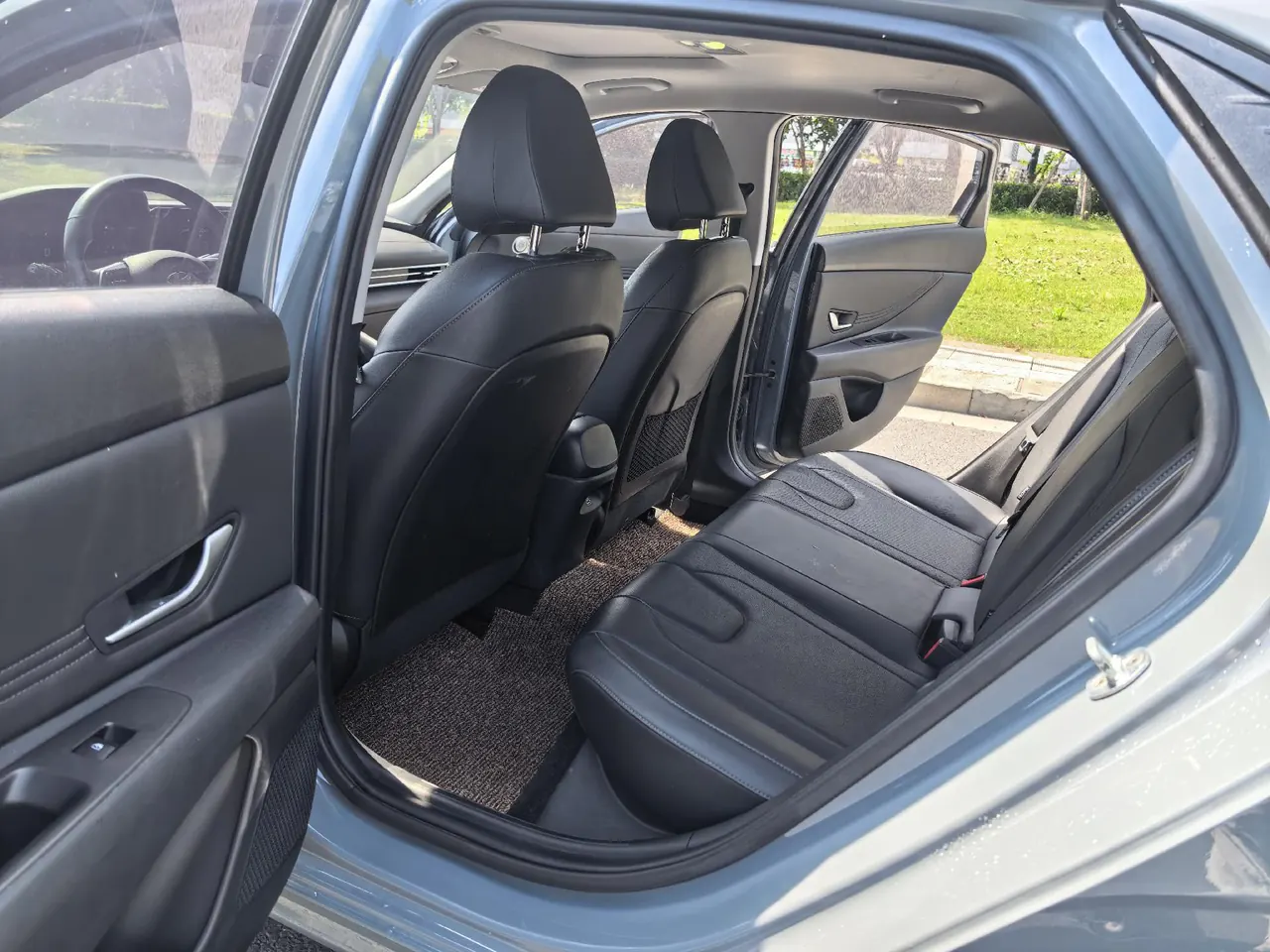 Hyundai 2021 Elantra -3-compartment 1.5 stepless LUX premium automatic gear 5