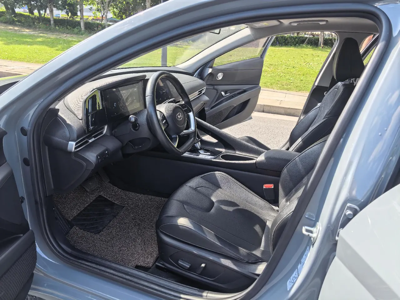 Hyundai 2021 Elantra -3-compartment 1.5 stepless LUX premium automatic gear 6