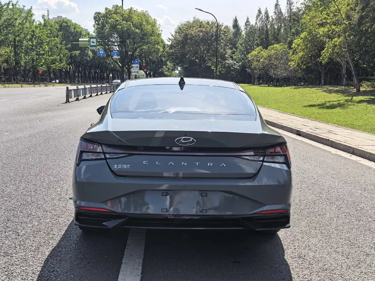 Hyundai 2021 Elantra -3-compartment 1.5 stepless LUX premium automatic gear 7