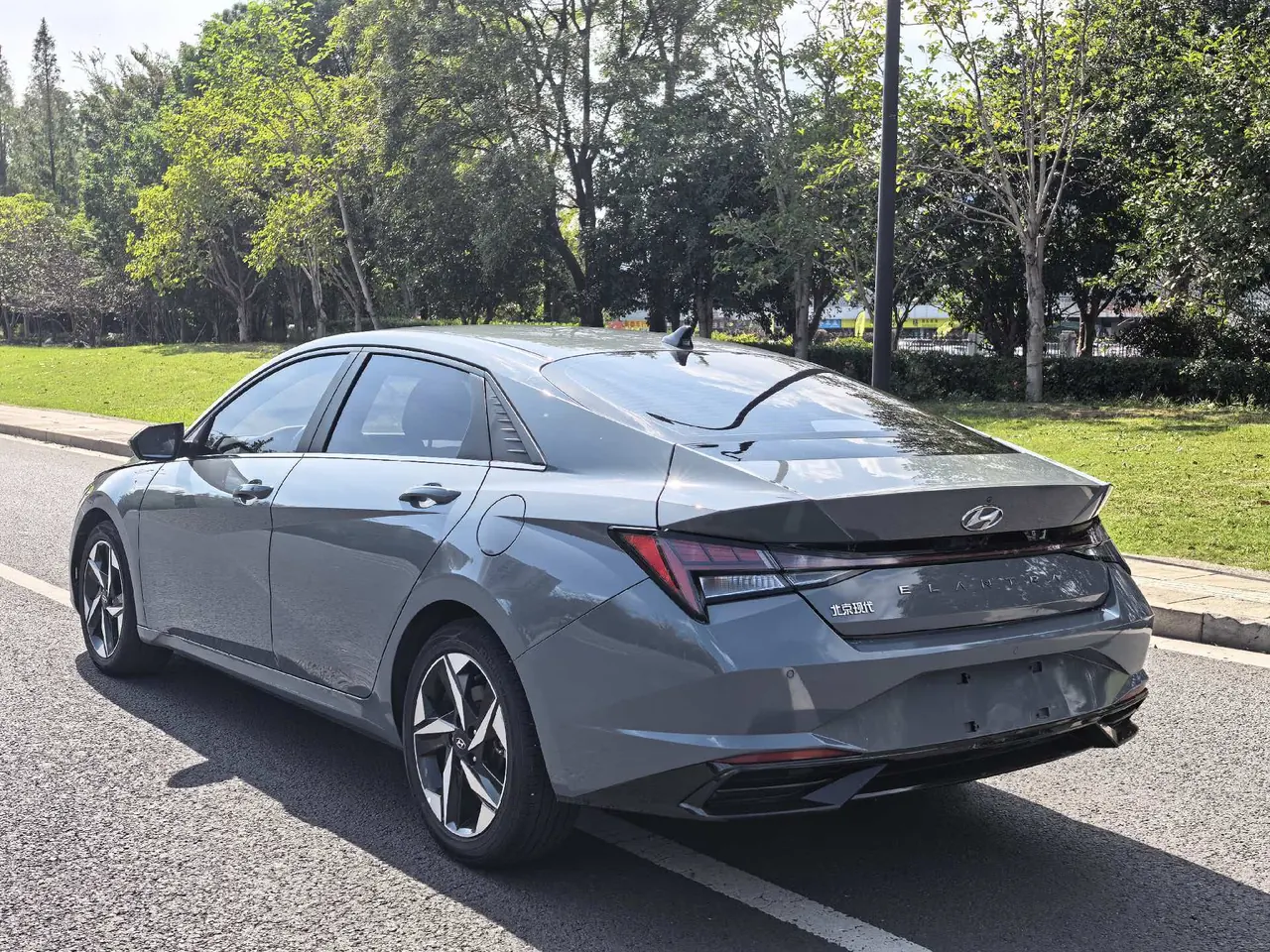 Hyundai 2021 Elantra -3-compartment 1.5 stepless LUX premium automatic gear 8