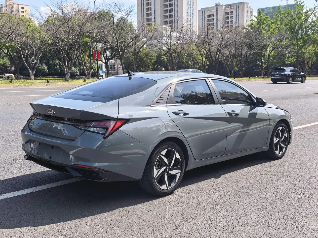 Hyundai 2021 Elantra -3-compartment 1.5 stepless LUX premium automatic gear 9