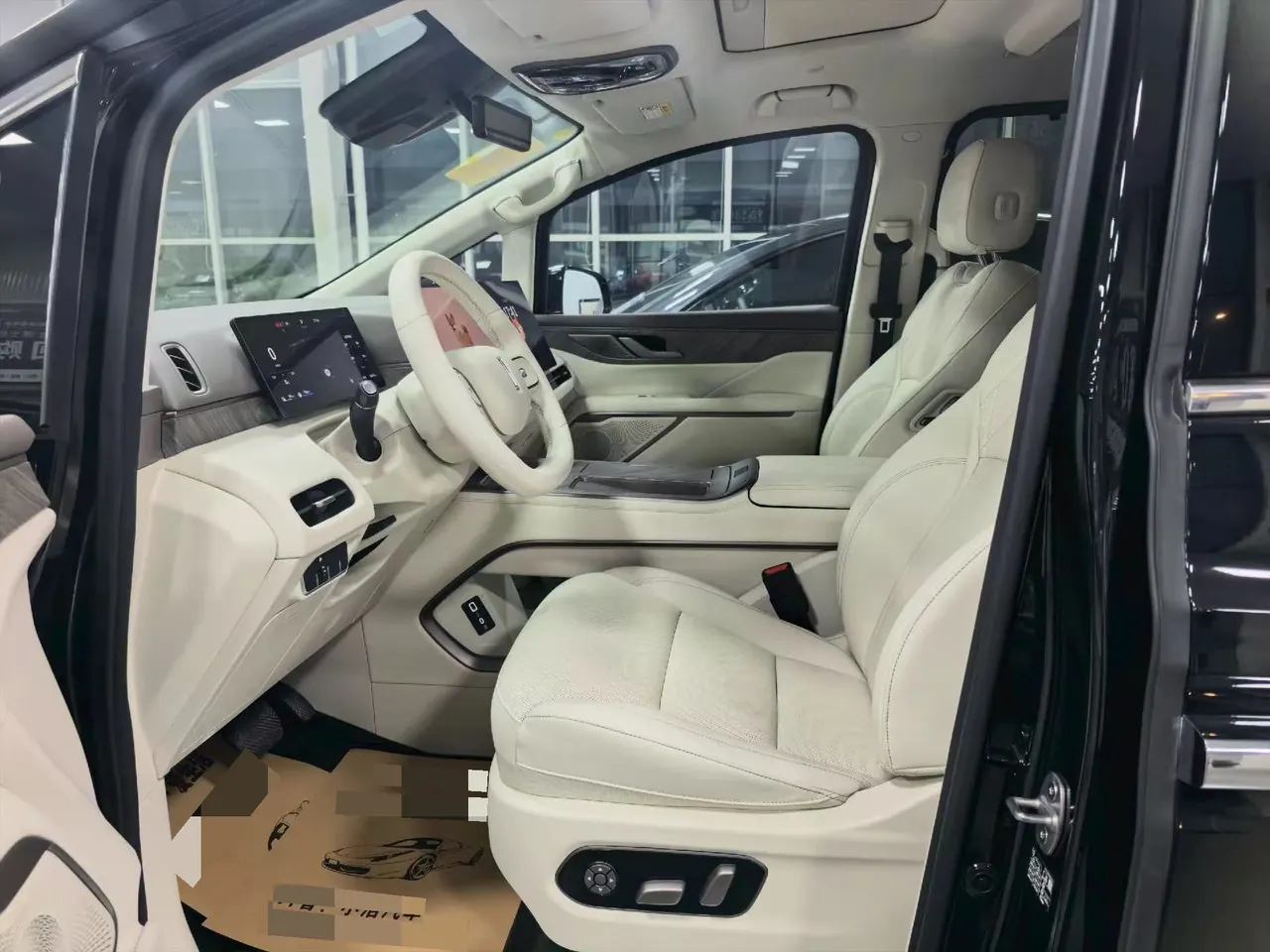 WEY 2025 VV7 Hi4 1.5T Four-Wheel-Drive Automatic Model 5