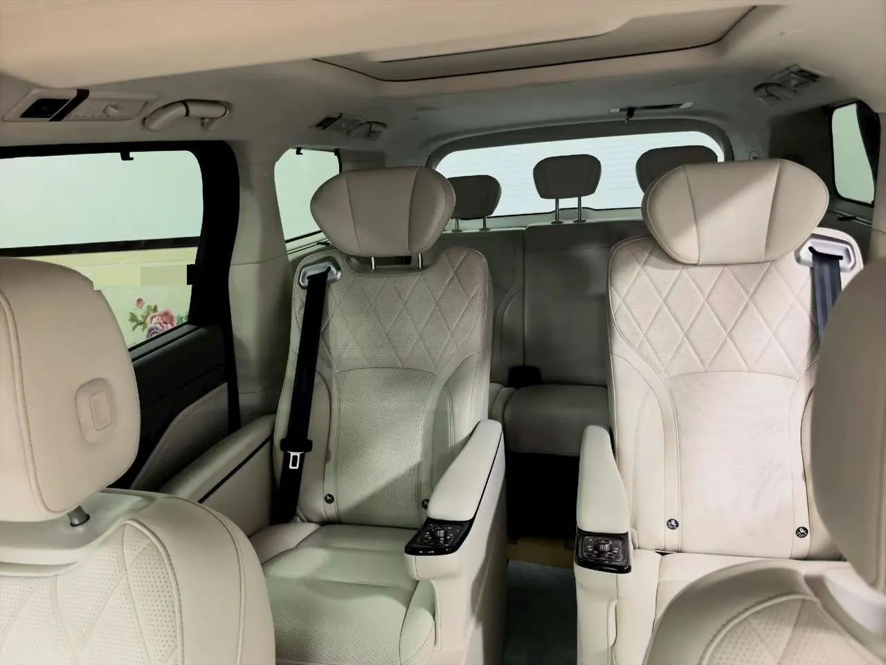 WEY 2025 VV7 Hi4 1.5T Four-Wheel-Drive Automatic Model 7