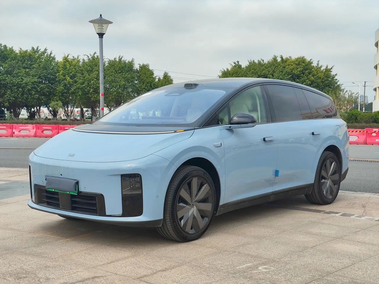 Li 2025 i8 Standard Edition Automatic Gear - View 1