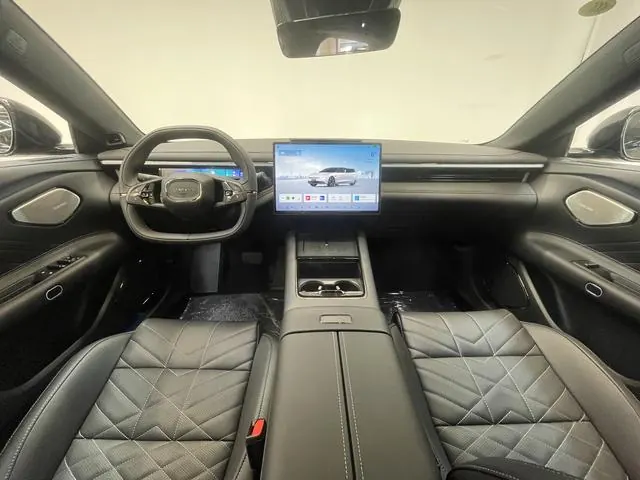 LYNK&amp;CO 2025 LYNK&amp;CO 10 EM-P 1.5T 120 four-wheel drive Ultra automatic gear 4