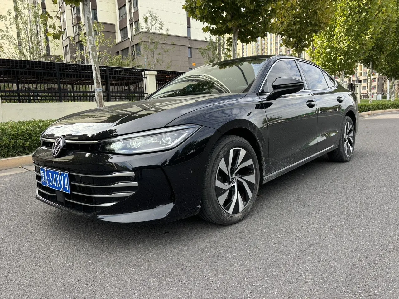 Volkswagen 2025 Passat Pro 2.0TSI 380TSI Longyun Edition Automatic Gear - View 1