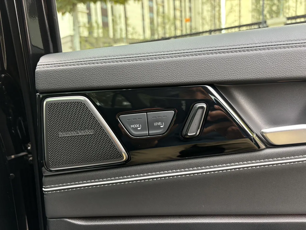 Volkswagen 2025 Passat Pro 2.0TSI 380TSI Longyun Edition Automatic Gear 9