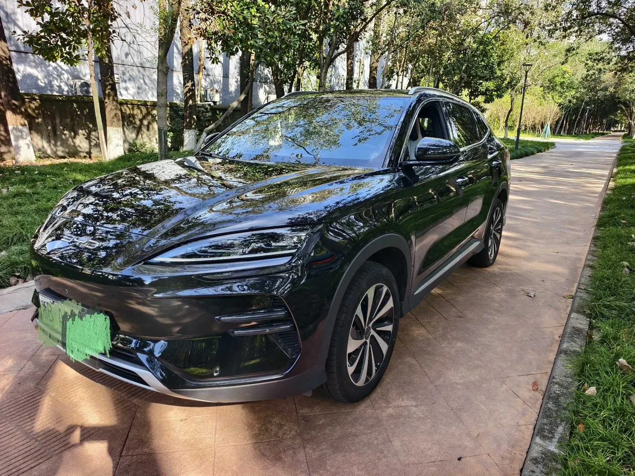 BYD 2023 Song PLUS EV Champion Edition 520KM Honorable Automatic Gear - View 1