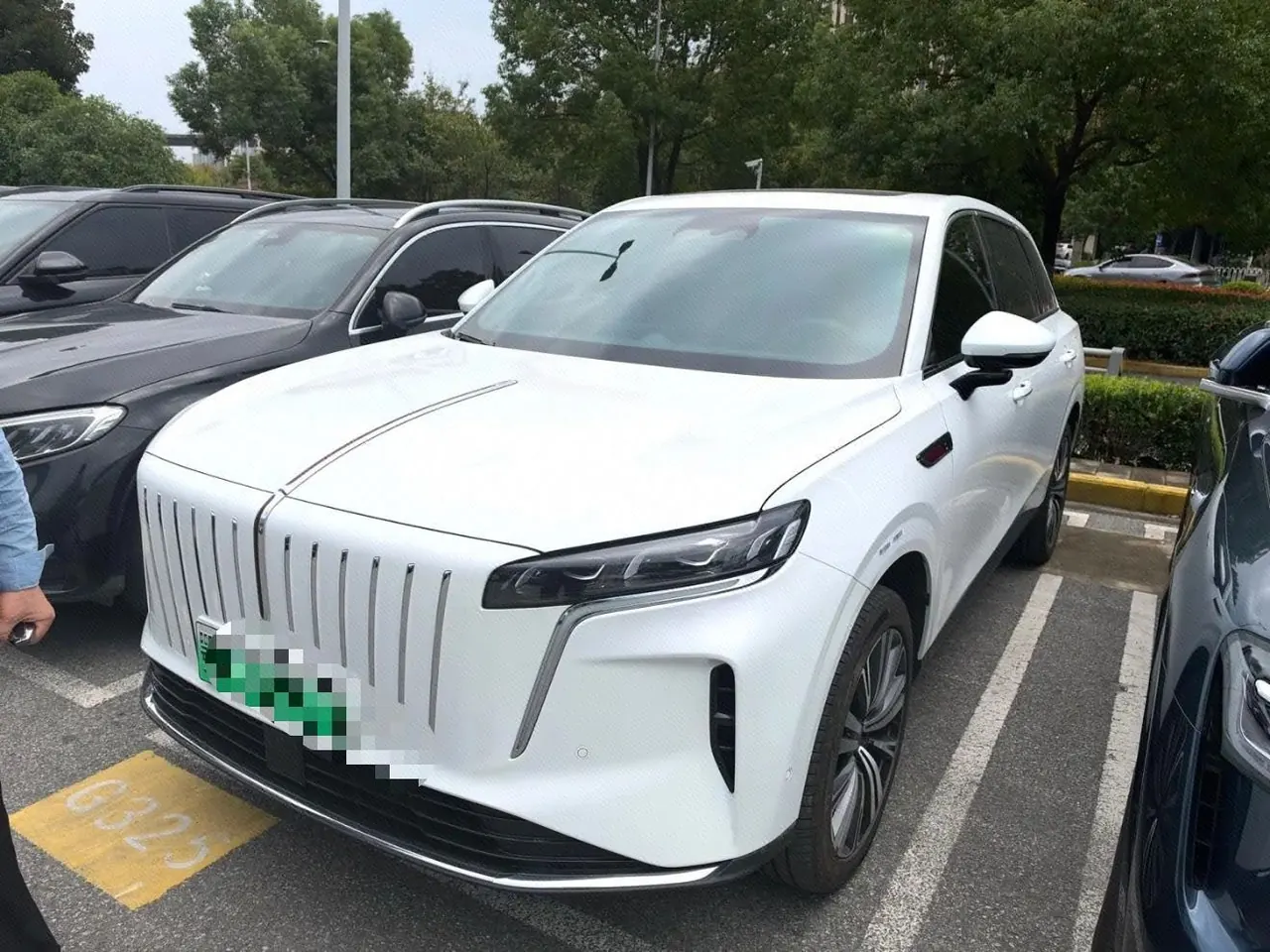 HongQi 2026 HS6 PHEV 1.5T 240 Smart Hybrid Automatic Gear - View 1