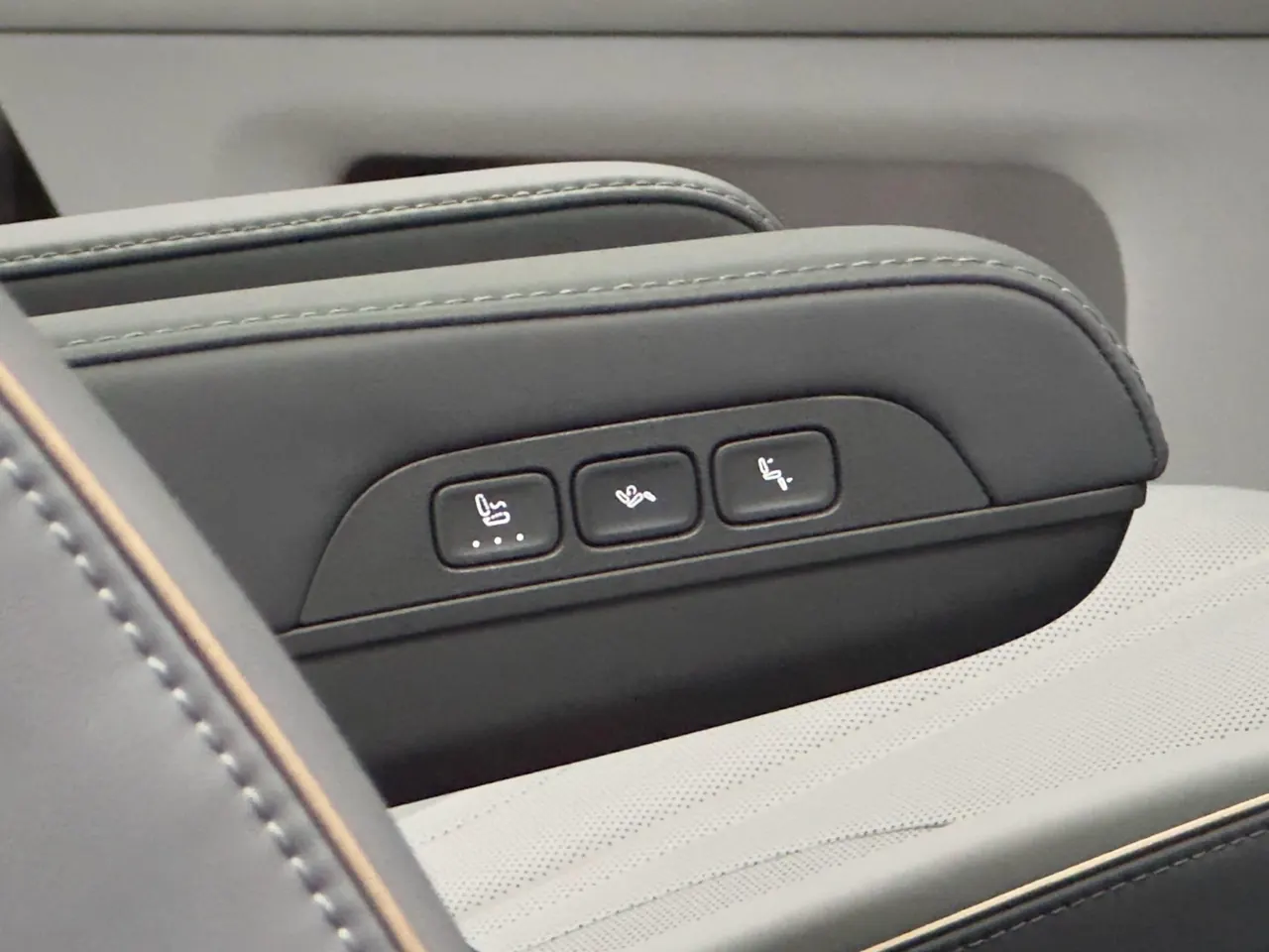 WEY 2026 V9X 2.0T luxury extended version of automatic gear 7