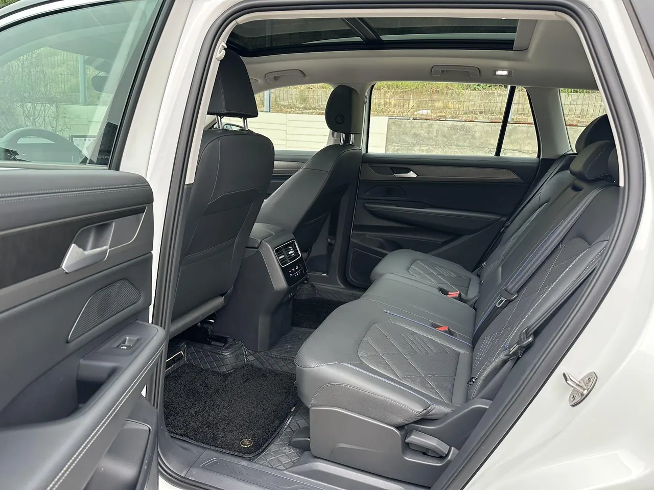 Volkswagen 2026 models of the tour 2.0TSI 450TSI four-wheel drive extreme version of the automatic gear 13