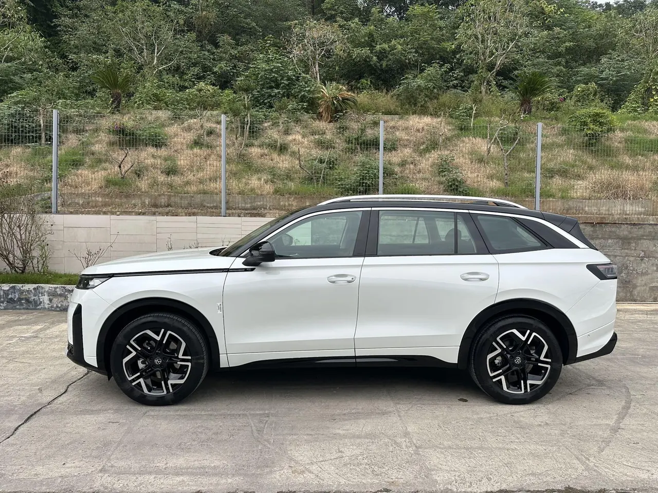 Volkswagen 2026 models of the tour 2.0TSI 450TSI four-wheel drive extreme version of the automatic gear 3