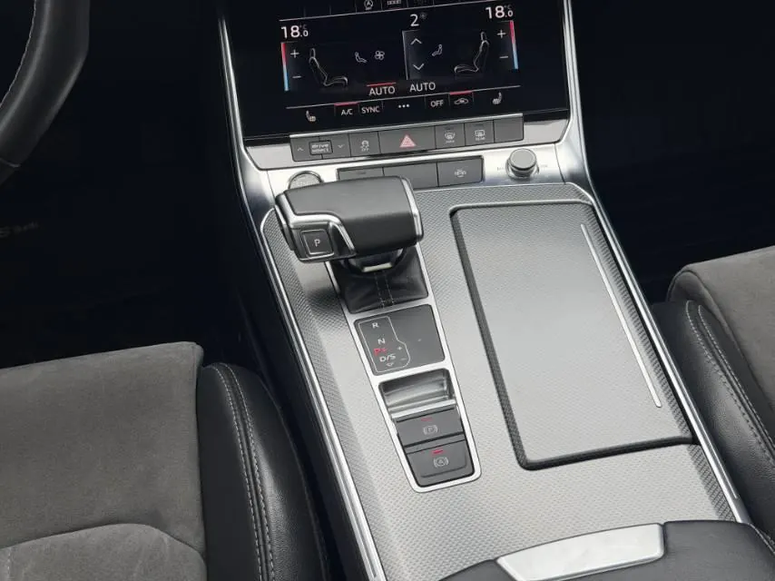 Audi 2022 A6L 2.0TFSI 45TFSI Quattro Selected Dynamic Automatic 3