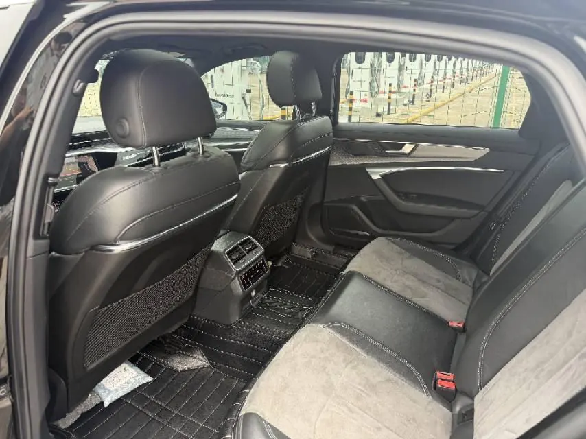 Audi 2022 A6L 2.0TFSI 45TFSI Quattro Selected Dynamic Automatic 4