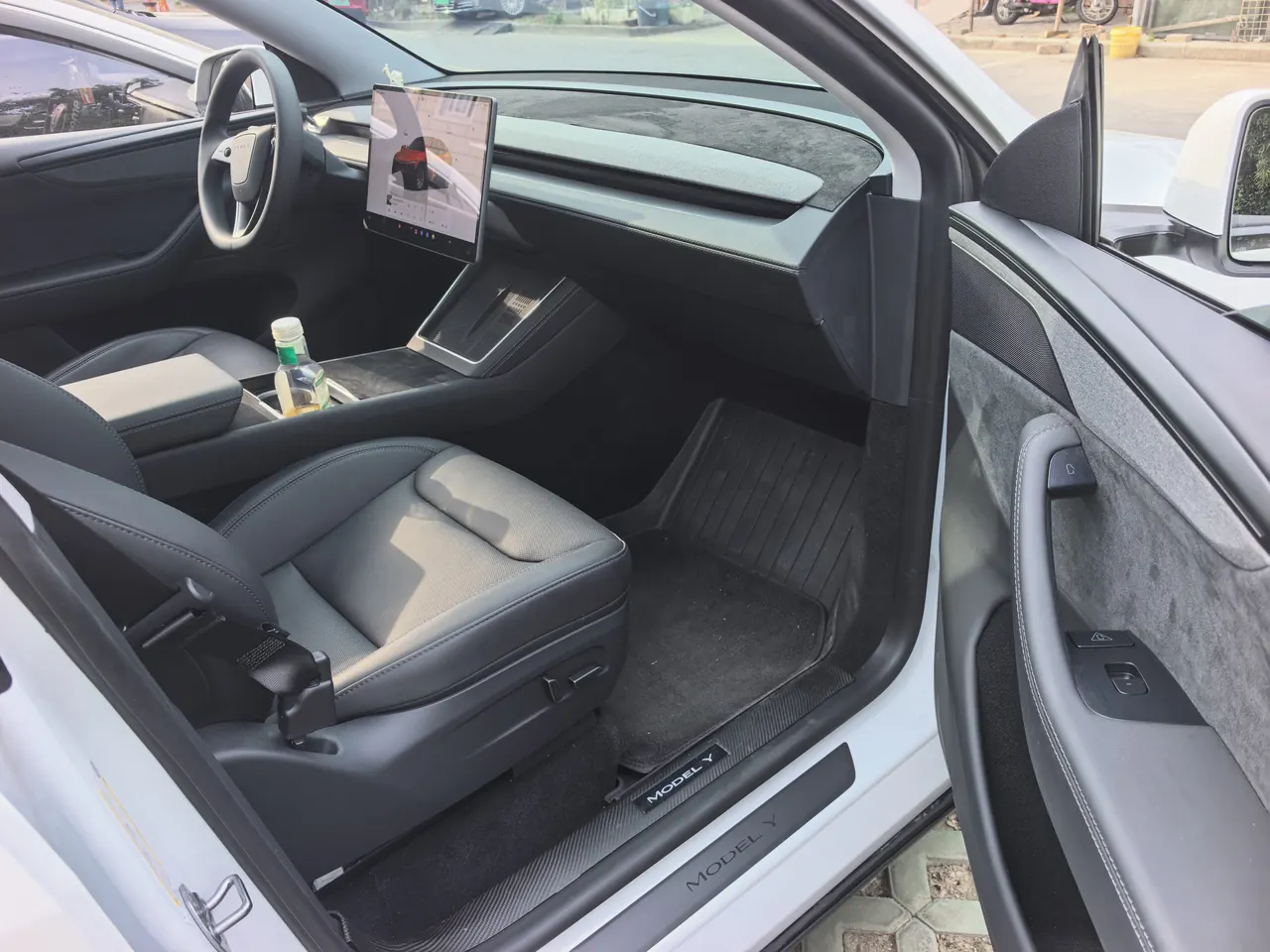 Tesla 2025 Model Y long endurance all-wheel drive version (modified) automatic gear 3