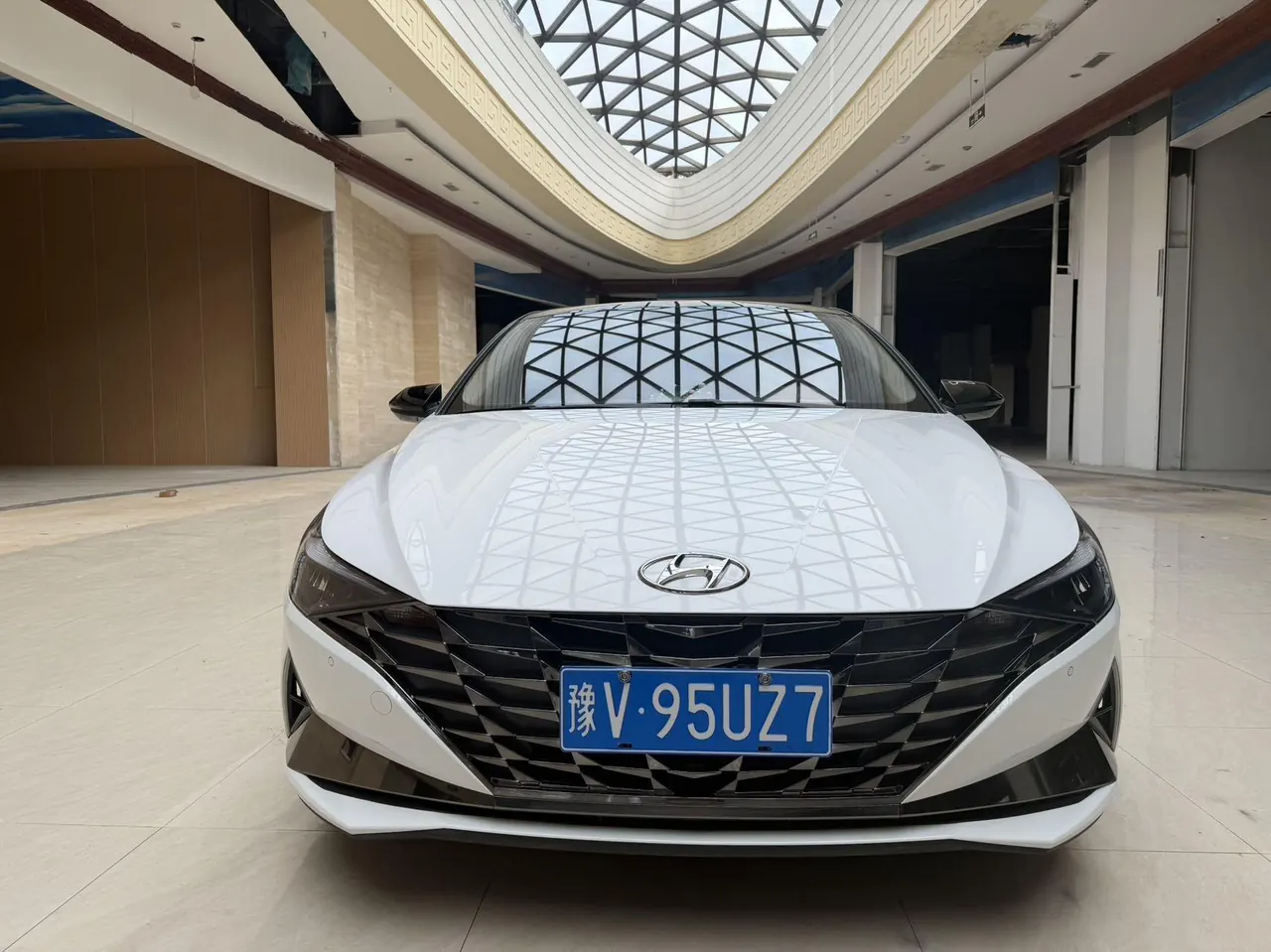 Hyundai 2022 Elantra -3-compartment 1.5 stepless LUX premium automatic gear 2