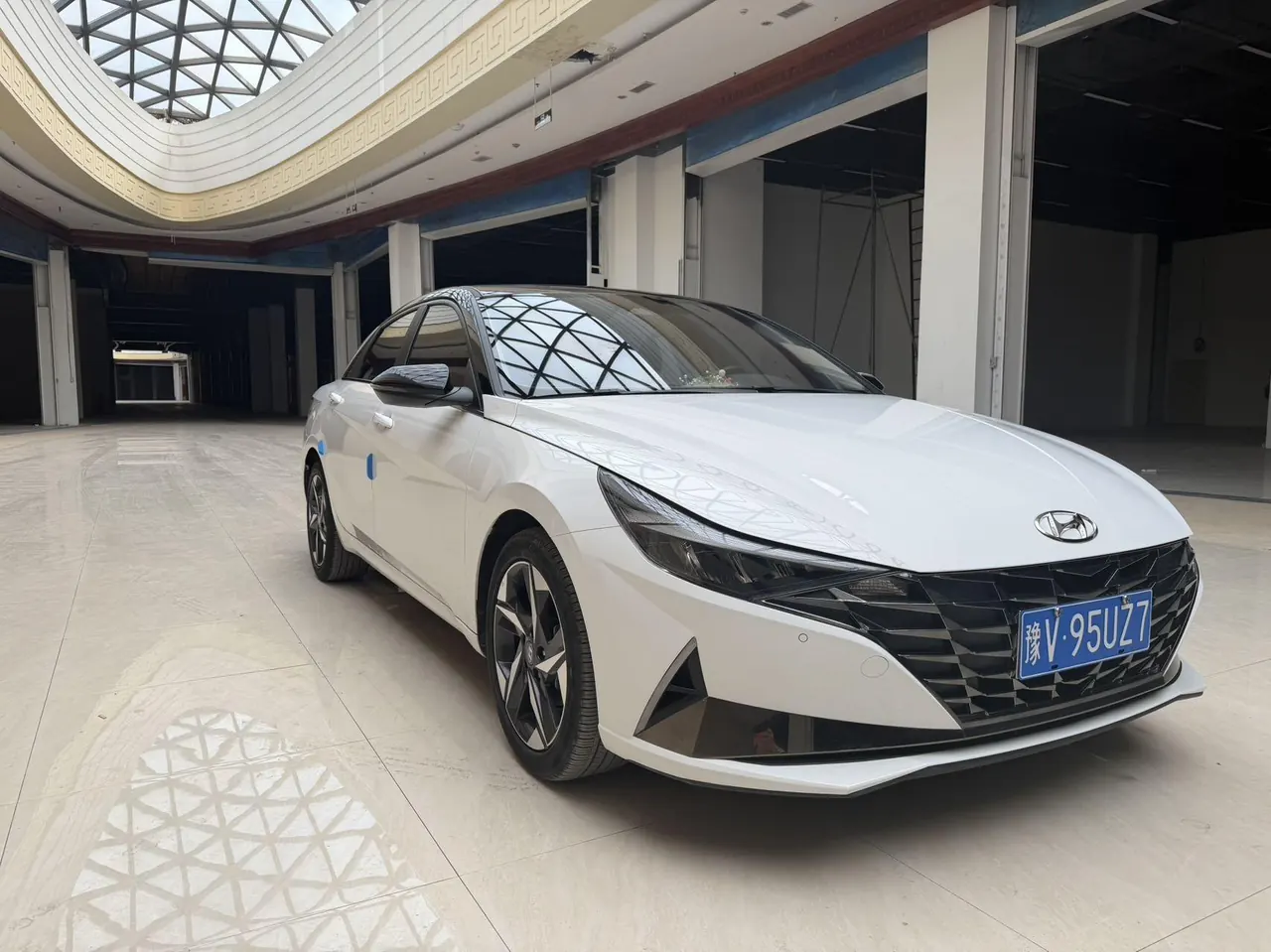 Hyundai 2022 Elantra -3-compartment 1.5 stepless LUX premium automatic gear 3