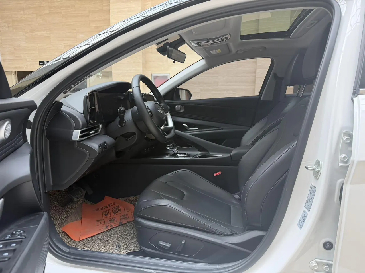 Hyundai 2022 Elantra -3-compartment 1.5 stepless LUX premium automatic gear 7