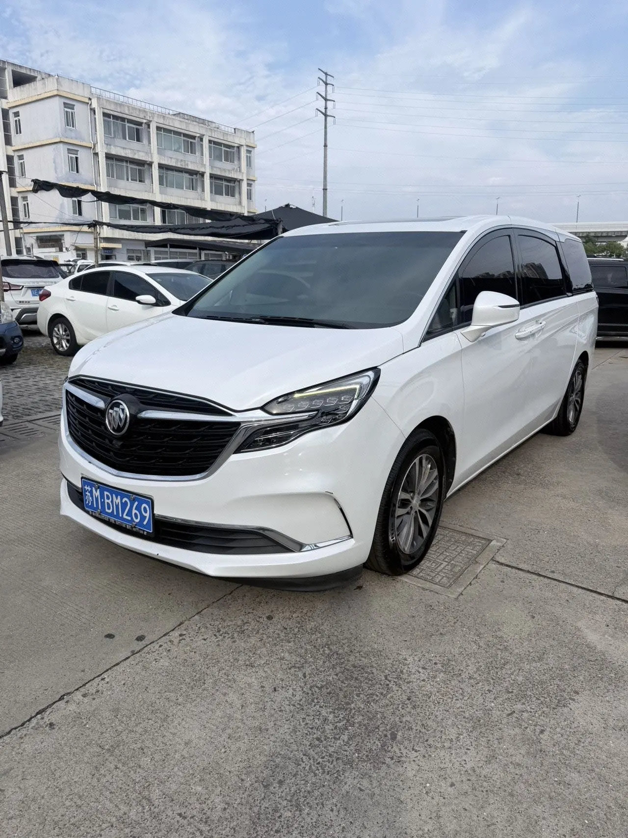 Buick 2022 GL8 ES Lu Zun 2.0T 653T Exclusive Automatic Gear - View 1
