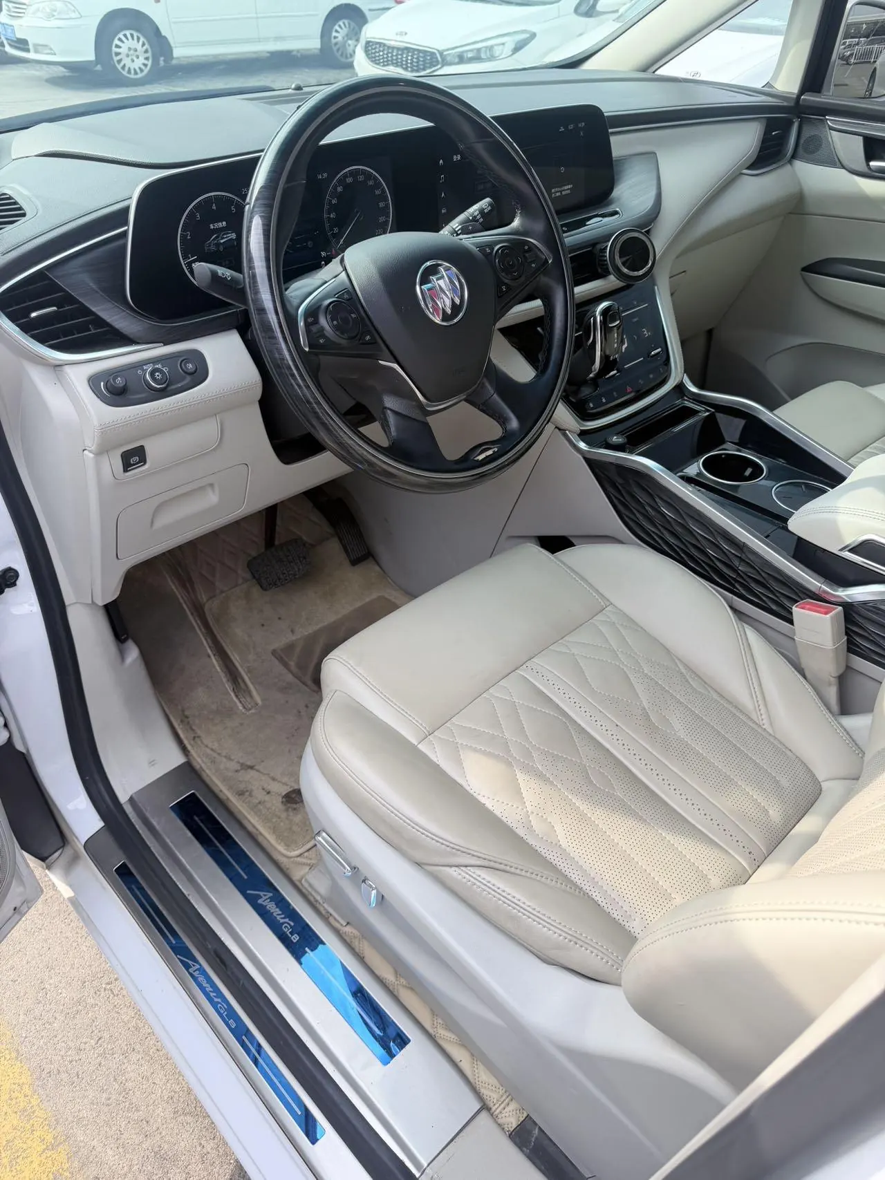 Buick 2022 GL8 ES Lu Zun 2.0T 653T Exclusive Automatic Gear 2