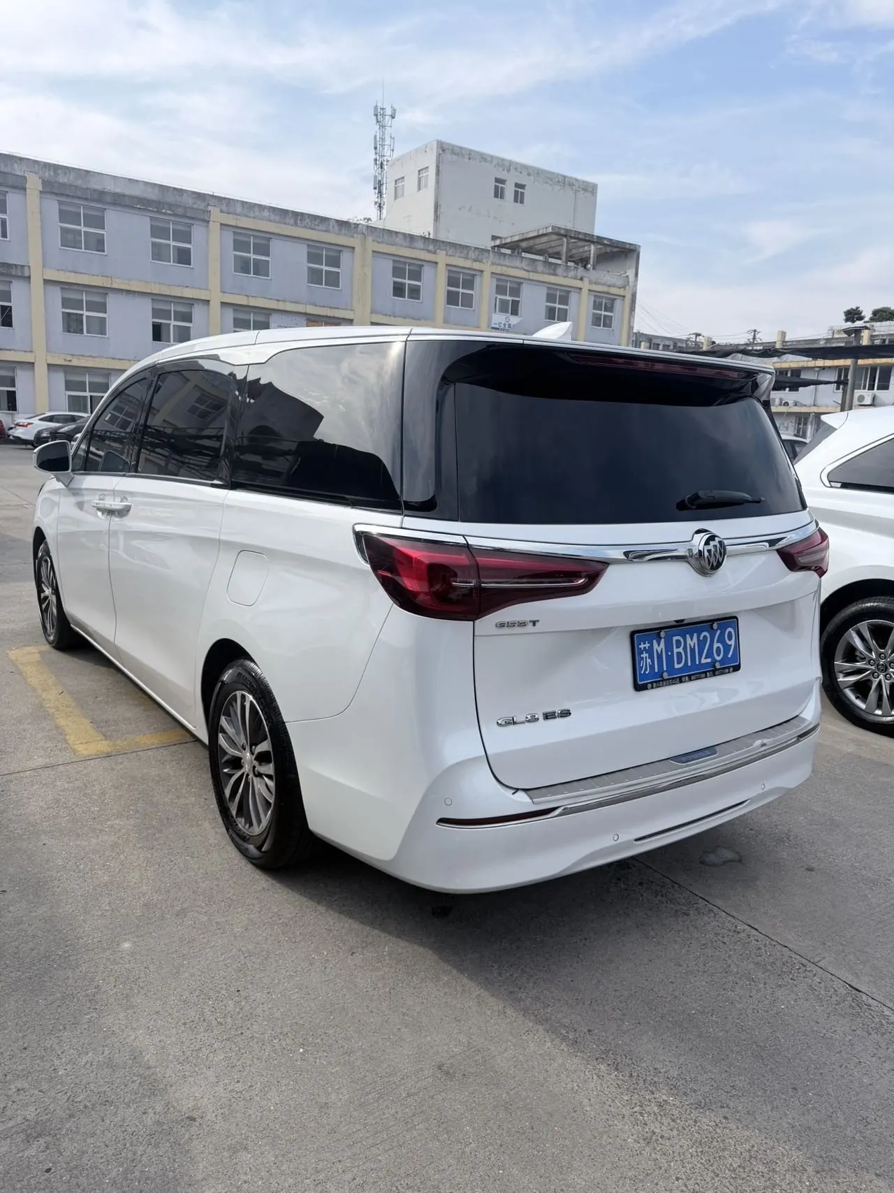 Buick 2022 GL8 ES Lu Zun 2.0T 653T Exclusive Automatic Gear 7
