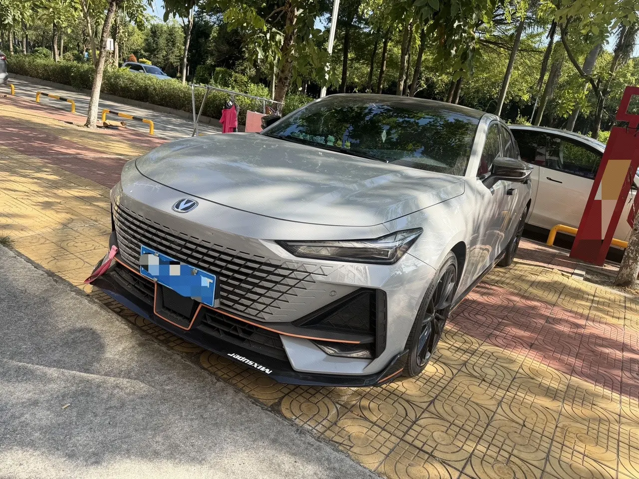 Открыть галерею: ChangAn 2022 UNI-V 1.5T Sports Edition Automatic