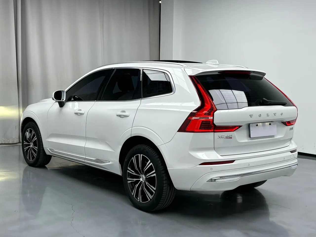 Volvo 2022 XC60 48V 2.0T B5 4-wheel drive Zhiyuan Deluxe Edition Automatic Gear 3