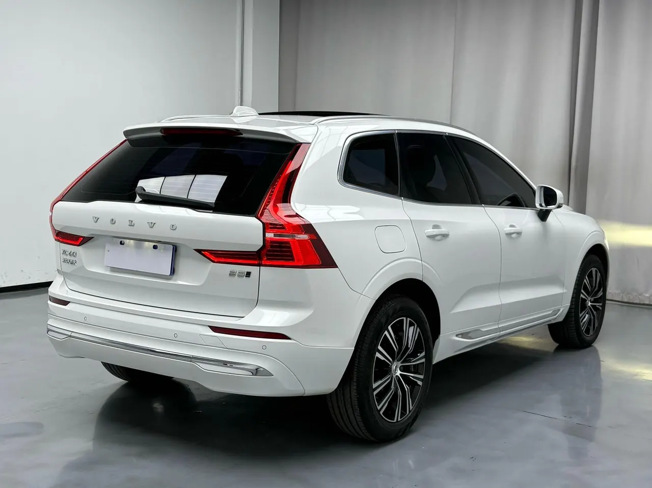 Volvo 2022 XC60 48V 2.0T B5 4-wheel drive Zhiyuan Deluxe Edition Automatic Gear 4