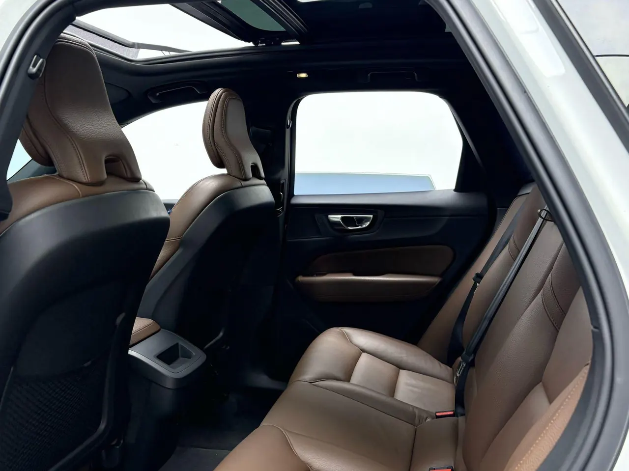 Volvo 2022 XC60 48V 2.0T B5 4-wheel drive Zhiyuan Deluxe Edition Automatic Gear 6